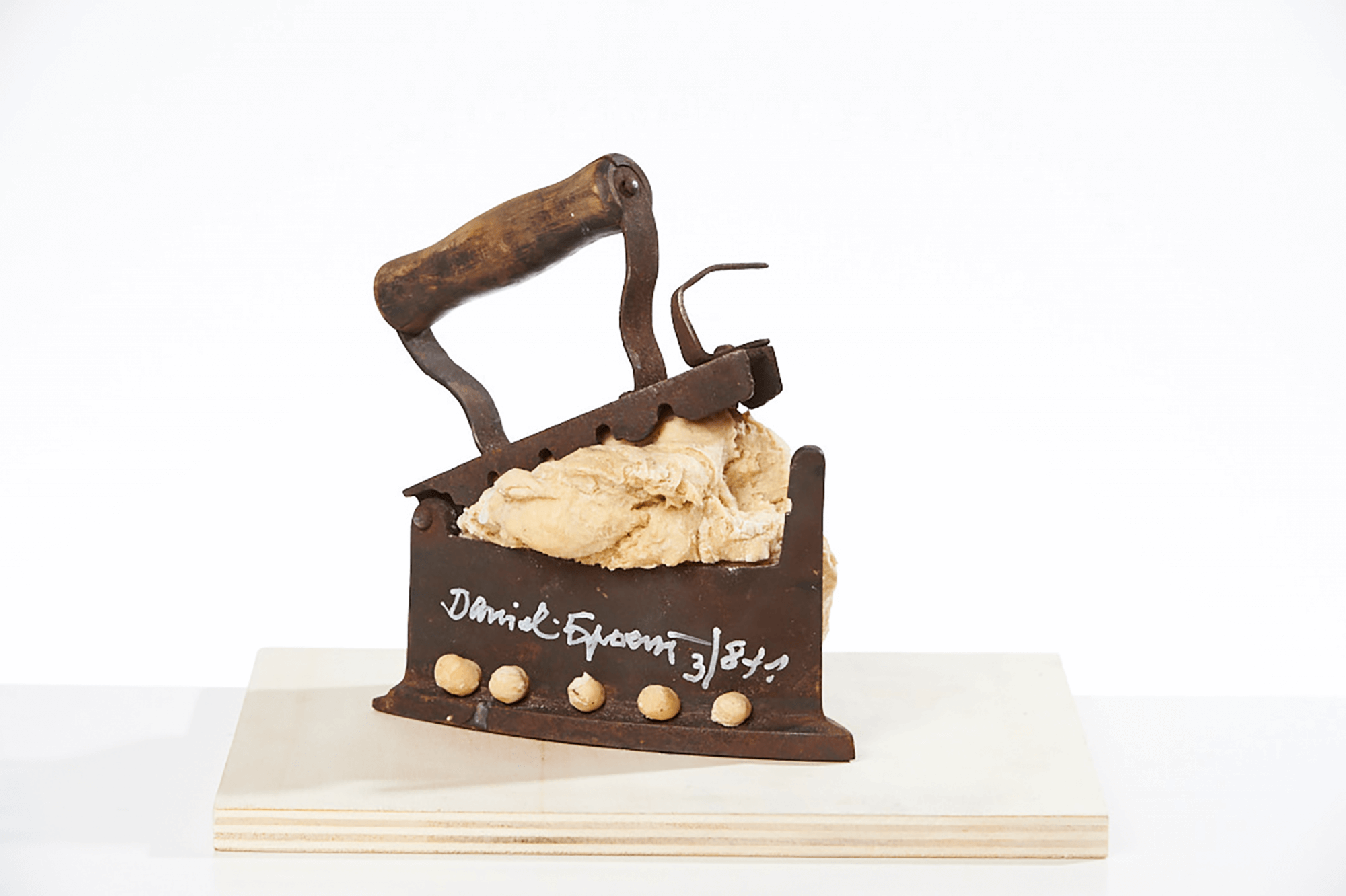 Brotteigobjekt - Bügeleisen