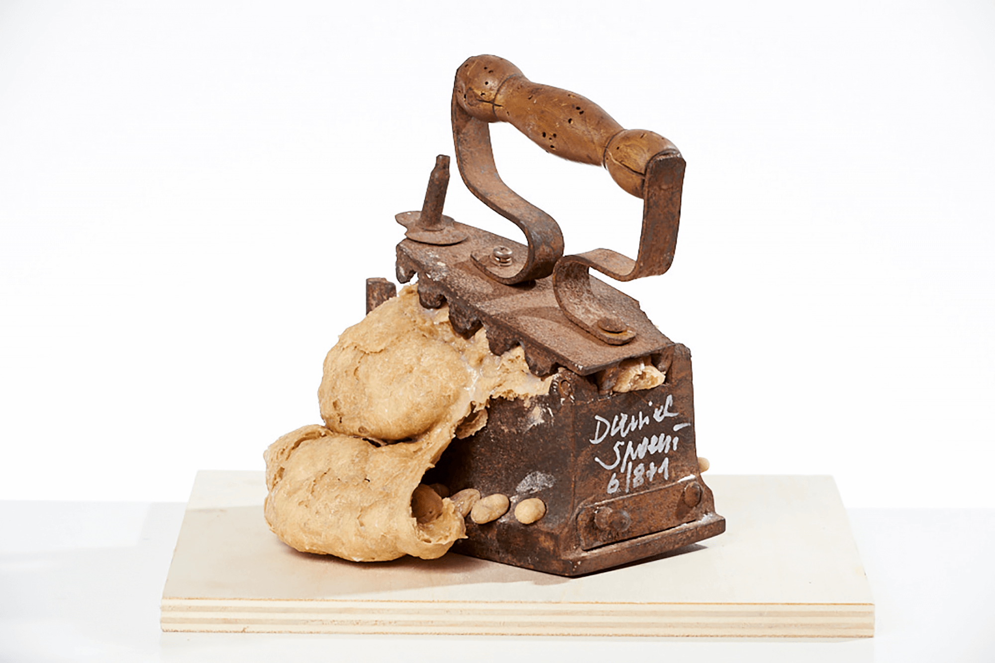 Brotteigobjekt - Bügeleisen