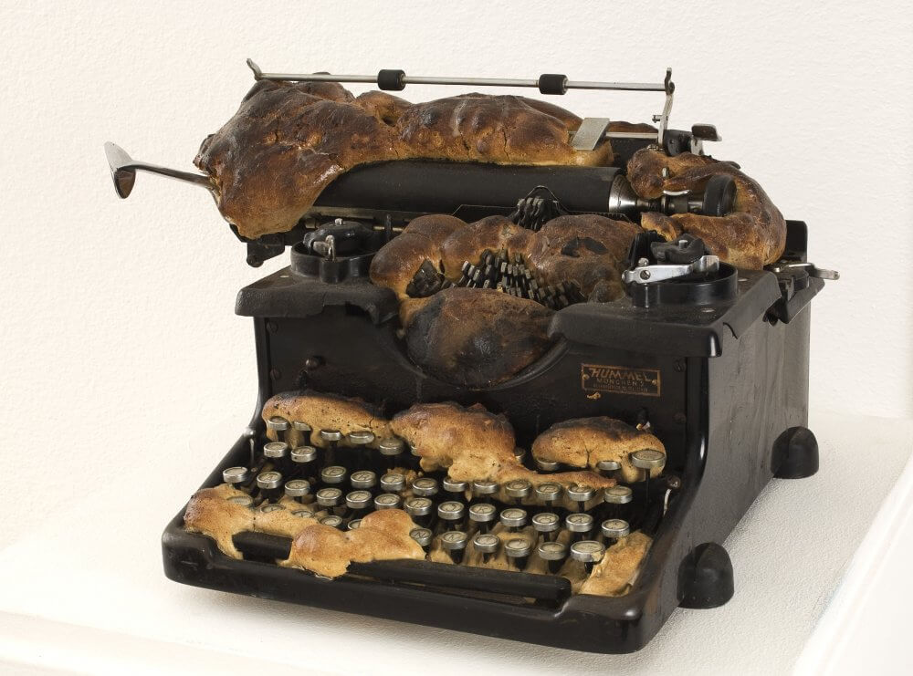 Brotteigobjekt - Schreibmaschine