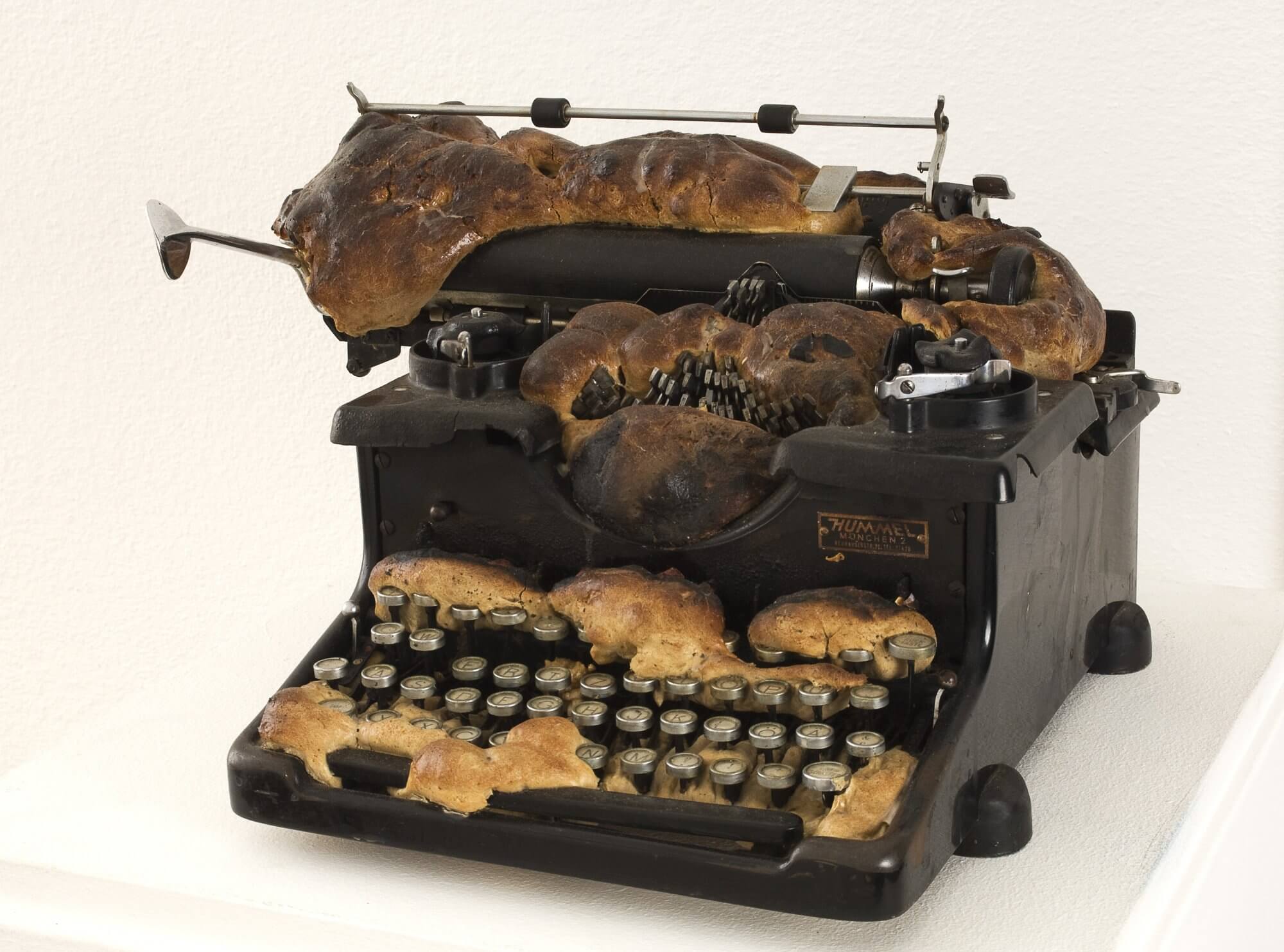 Brotteigobjekt - Schreibmaschine